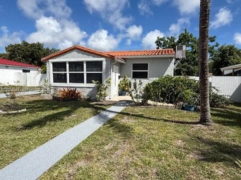 2471 Dewey St, Hollywood FL 33020 - Hollywood, FL - Photo 1