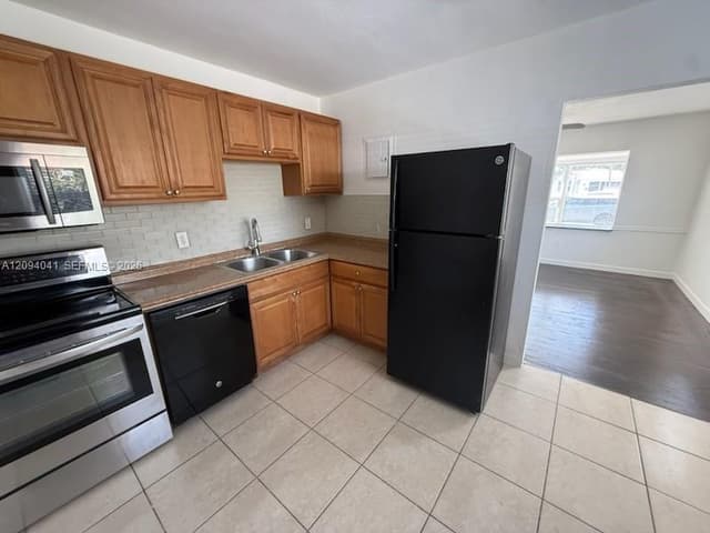 2471 Dewey St, Hollywood FL 33020 - Hollywood, FL - Photo 5