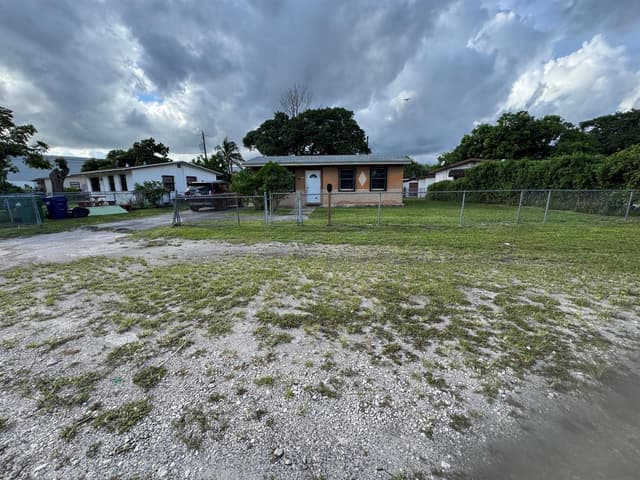 555 HAREM Avenue, Opa-Locka FL 33054 - Opa-Locka, FL - Photo 5