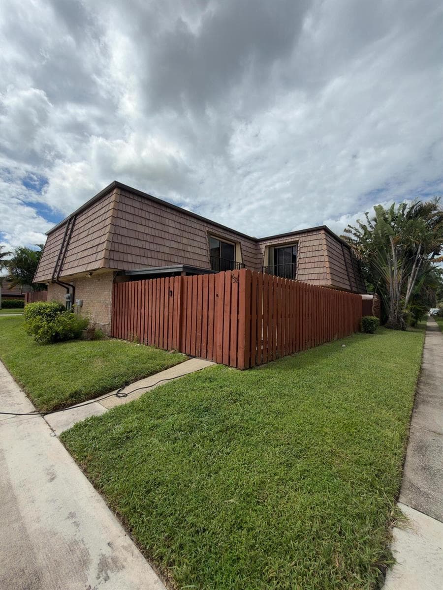 632 SPRINGDALE Circle, Palm Springs FL 33461 - Palm Springs, FL - Photo 1