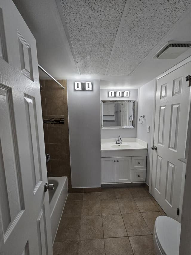 3105 Oakland Shores Drive # j204, Oakland Park FL 33309 - Oakland Park, FL - Photo 2