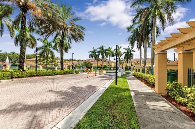 590 PRINCESS DRIVE, Margate FL 33068 - Margate, FL - Photo 5