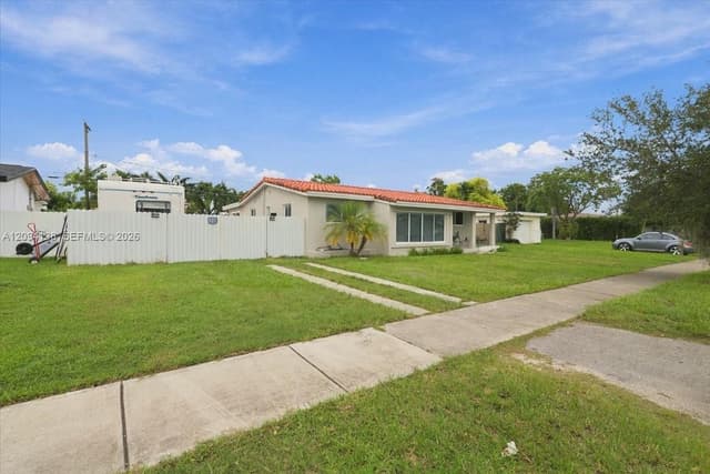 9625 Dominican Dr, Cutler Bay FL 33189 - Cutler Bay, FL - Photo 2