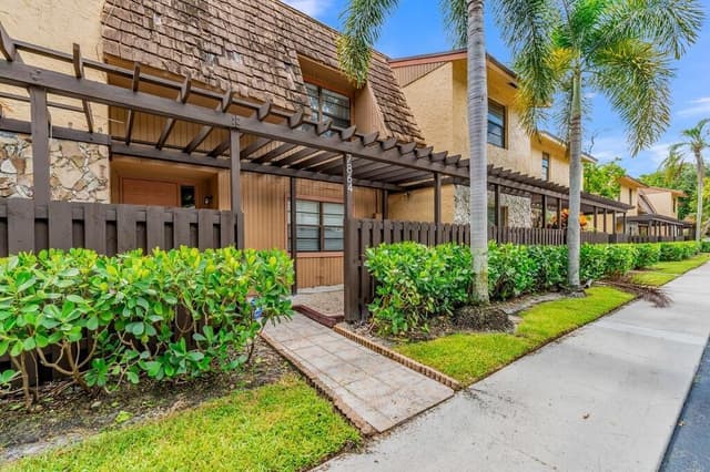 7864 NW 12TH Street, Plantation FL 33322 - Plantation, FL - Photo 2