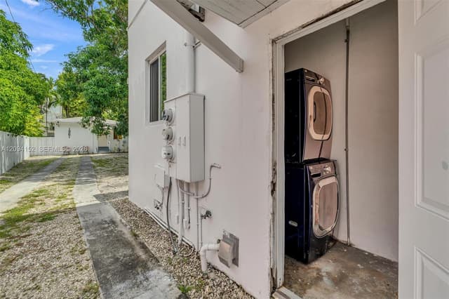 1963 SW 17th Ct, Miami FL 33145 - Miami, FL - Photo 4