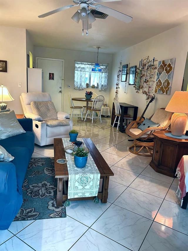 2131 NE 1st Court NE # 204, Boynton Beach FL 33435 - Boynton Beach, FL - Photo 2