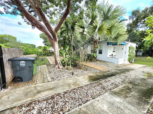 1220 NE 128th St, North Miami FL 33161 - North Miami, FL - Photo 2