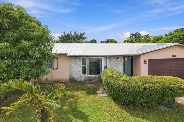 6924 NW 9th St, Margate FL 33063 - Margate, FL - Photo 3