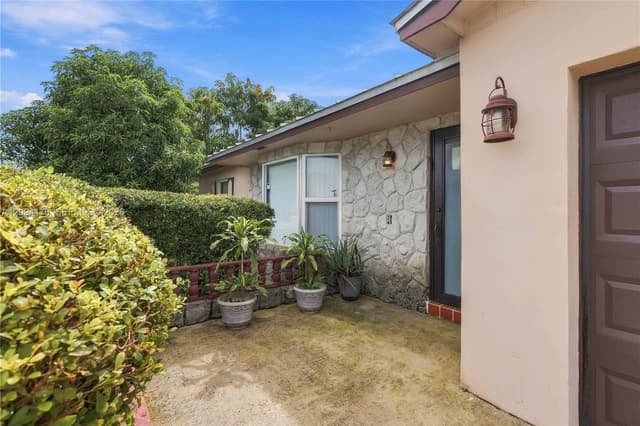 6924 NW 9th St, Margate FL 33063 - Margate, FL - Photo 4
