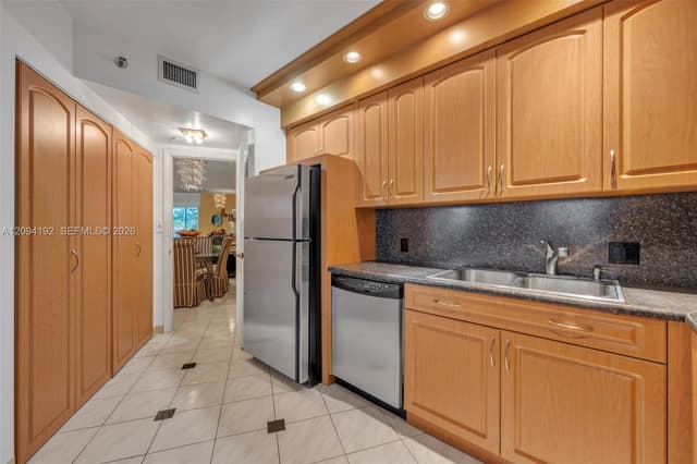 20281 E Country Club Dr # 305, Aventura FL 33180 - Aventura, FL - Photo 7