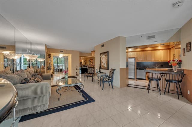 20281 E Country Club Dr # 305, Aventura FL 33180 - Aventura, FL - Photo 5