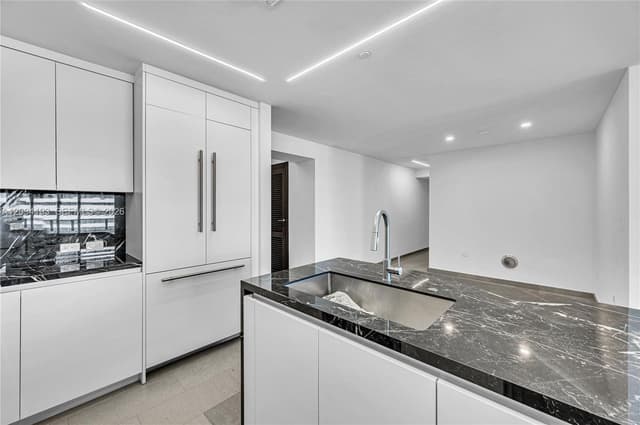 88 SW 7th St # 806, Miami FL 33130 - Miami, FL - Photo 6