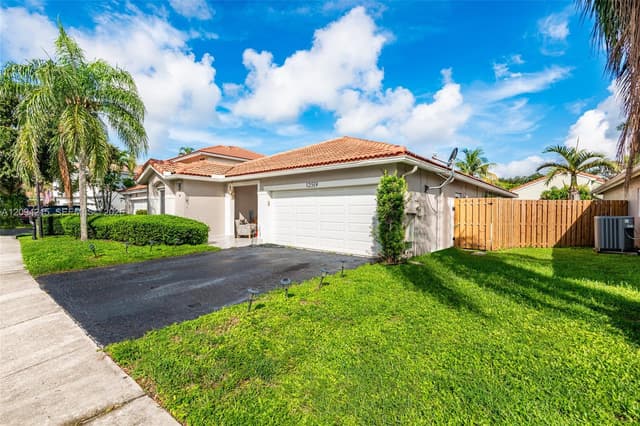 12519 NW 10th Ct, Sunrise FL 33323 - Sunrise, FL - Photo 2