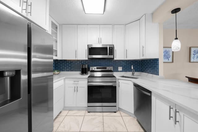 390 N FEDERAL Highway # 202, Deerfield Beach FL 33441 - Deerfield Beach, FL - Photo 2