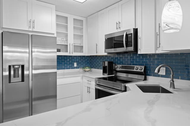 390 N FEDERAL Highway # 202, Deerfield Beach FL 33441 - Deerfield Beach, FL - Photo 3