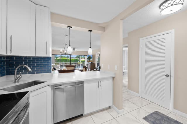 390 N FEDERAL Highway # 202, Deerfield Beach FL 33441 - Deerfield Beach, FL - Photo 4