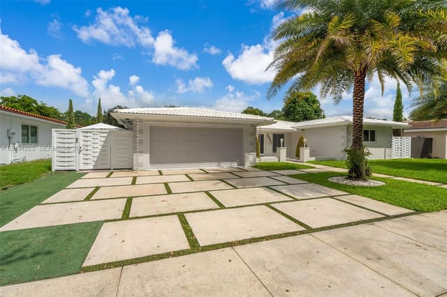 6951 S Miami Lakeway S, Miami Lakes FL 33014 - Miami Lakes, FL - Photo 2