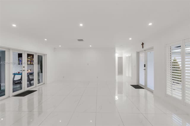 6951 S Miami Lakeway S, Miami Lakes FL 33014 - Miami Lakes, FL - Photo 7
