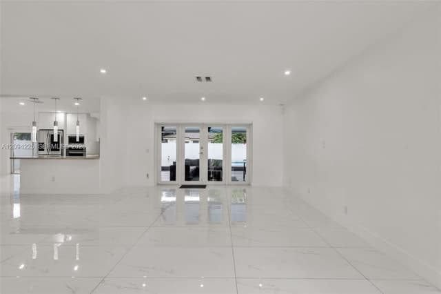 6951 S Miami Lakeway S, Miami Lakes FL 33014 - Miami Lakes, FL - Photo 4
