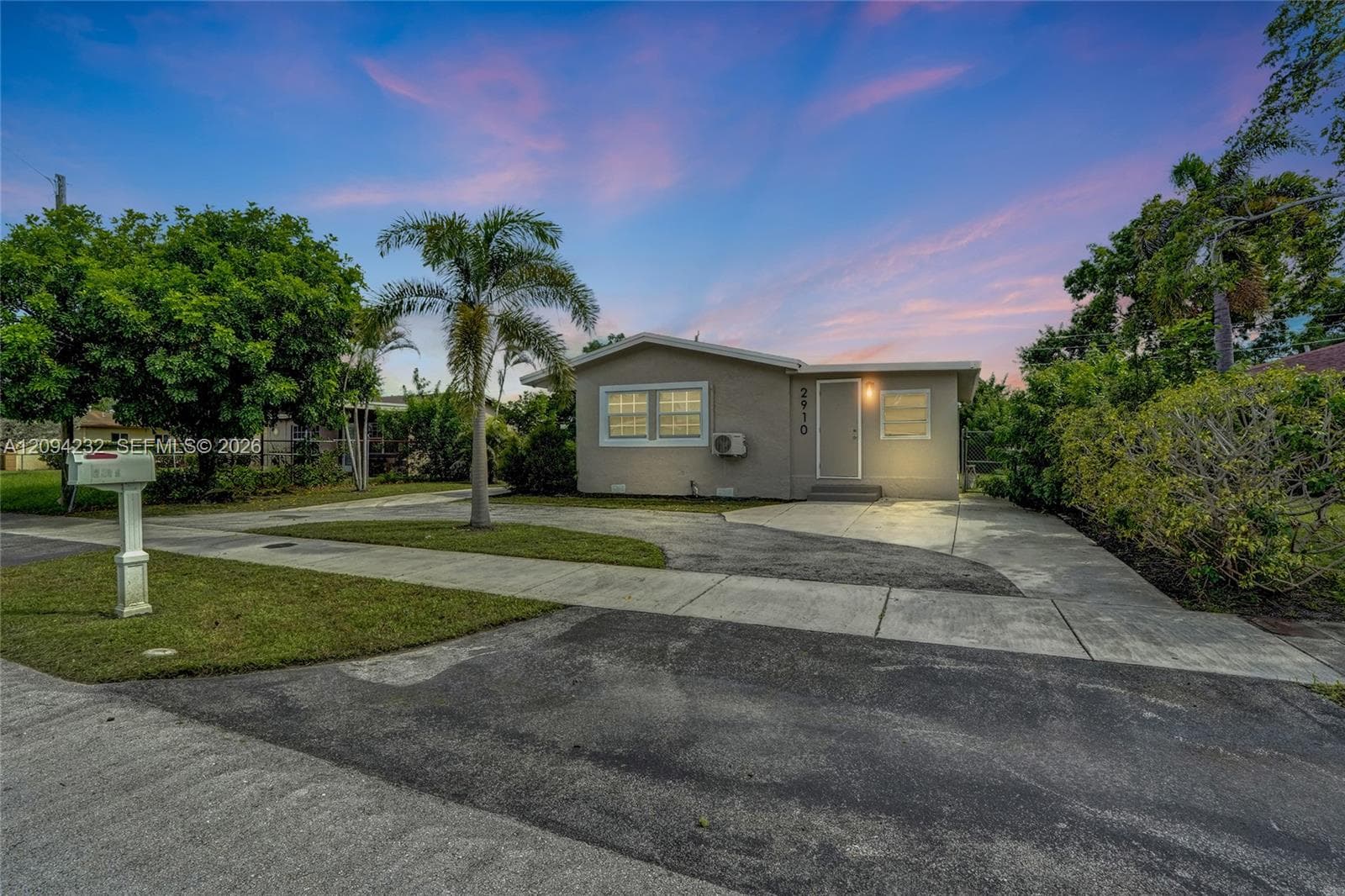 2910 NW 25th St, Fort Lauderdale FL 33311 - Fort Lauderdale, FL - Photo 1