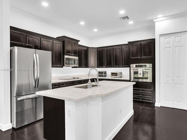 3557 NW 87th Ave, Hollywood FL 33024 - Hollywood, FL - Photo 7