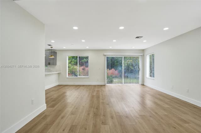 8741 SW 10th St, Pembroke Pines FL 33025 - Pembroke Pines, FL - Photo 6