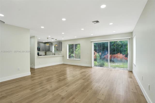 8741 SW 10th St, Pembroke Pines FL 33025 - Pembroke Pines, FL - Photo 7
