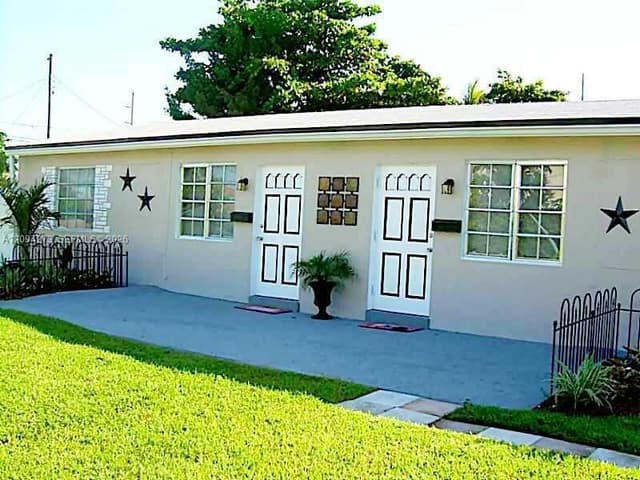 1919 Buchanan St, Hollywood FL 33020 - Hollywood, FL - Photo 2