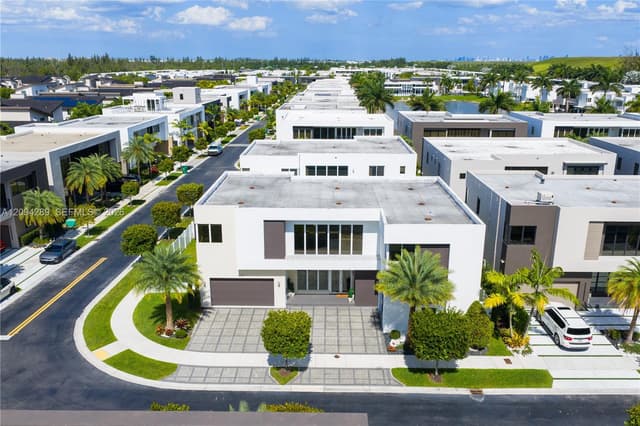 7525 NW 103rd Pl, Doral FL 33178 - Doral, FL - Photo 2