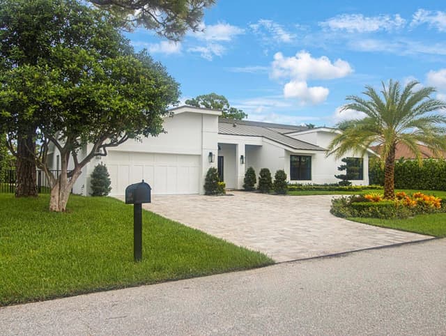 4909 PINEVIEW Circle, Delray Beach FL 33445 - Delray Beach, FL - Photo 2