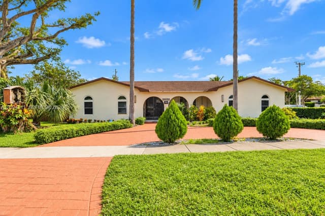 19901 Highland Lakes Blvd, Miami FL 33179 - Miami, FL - Photo 2