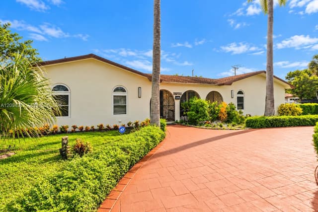 19901 Highland Lakes Blvd, Miami FL 33179 - Miami, FL - Photo 3