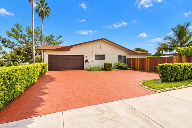 19901 Highland Lakes Blvd, Miami FL 33179 - Miami, FL - Photo 5