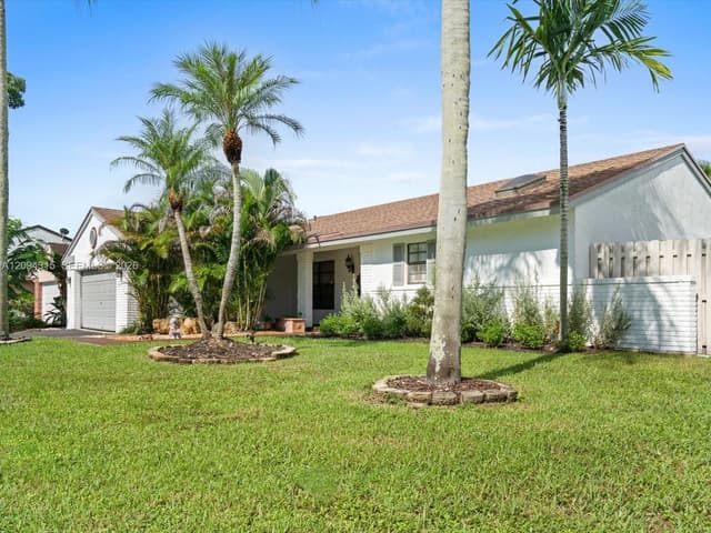 1061 Cedar Creek Way, Davie FL 33325 - Davie, FL - Photo 6