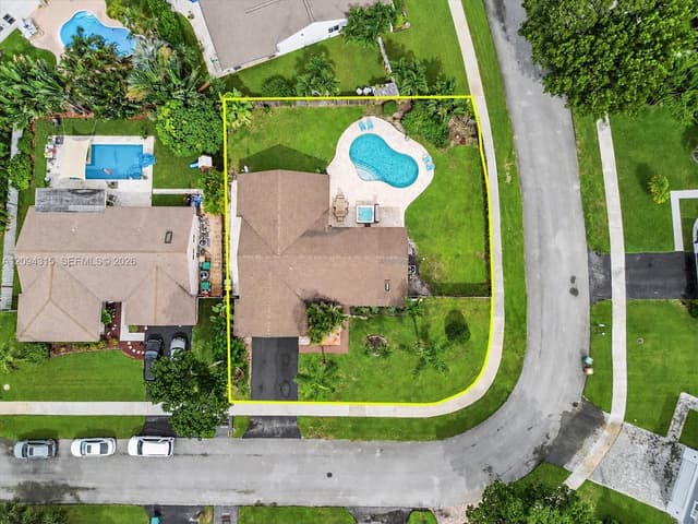 1061 Cedar Creek Way, Davie FL 33325 - Davie, FL - Photo 3