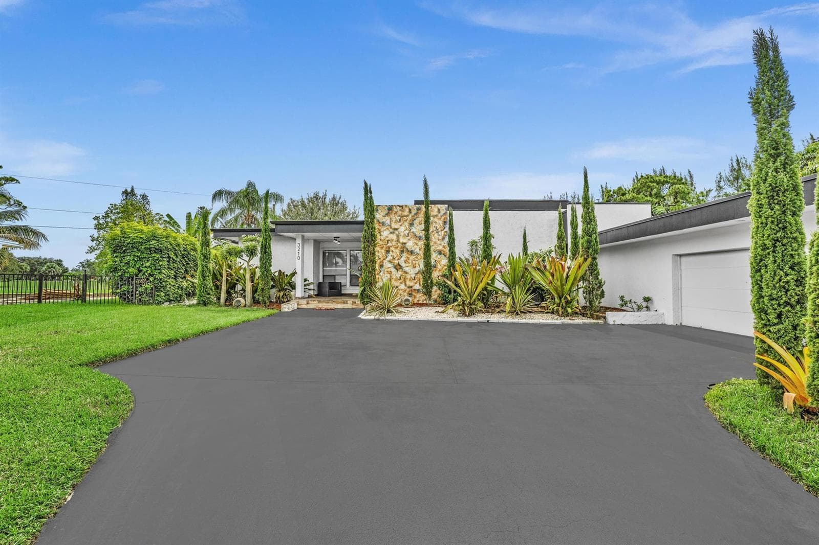 3210 Medinah Circle E, Lake Worth FL 33467 - Lake Worth, FL - Photo 1