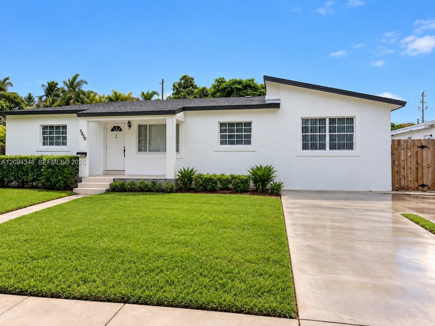 5450 W 1st Ct, Hialeah FL 33012 - Hialeah, FL - Photo 1