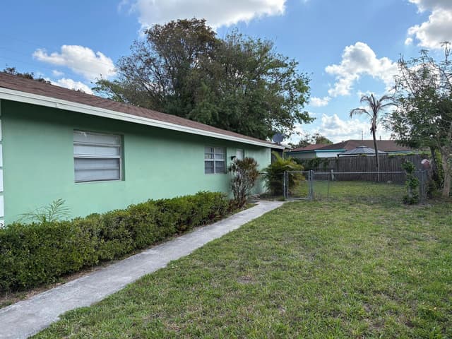 5954 BAHAMA Court, West Palm Beach FL 33407 - West Palm Beach, FL - Photo 2