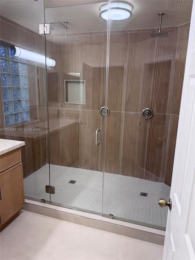 83 Gables Blvd, Weston FL 33326 - Weston, FL - Photo 6
