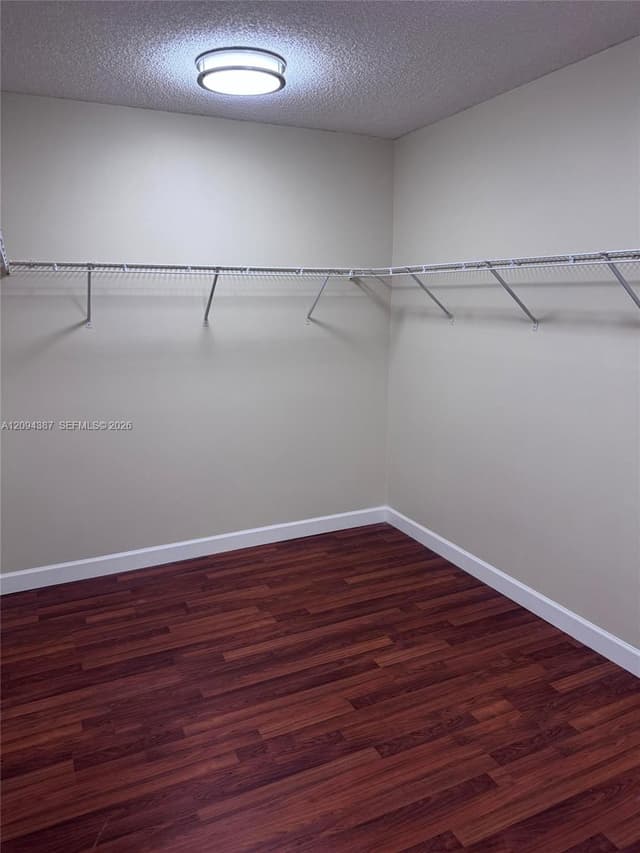 83 Gables Blvd, Weston FL 33326 - Weston, FL - Photo 7