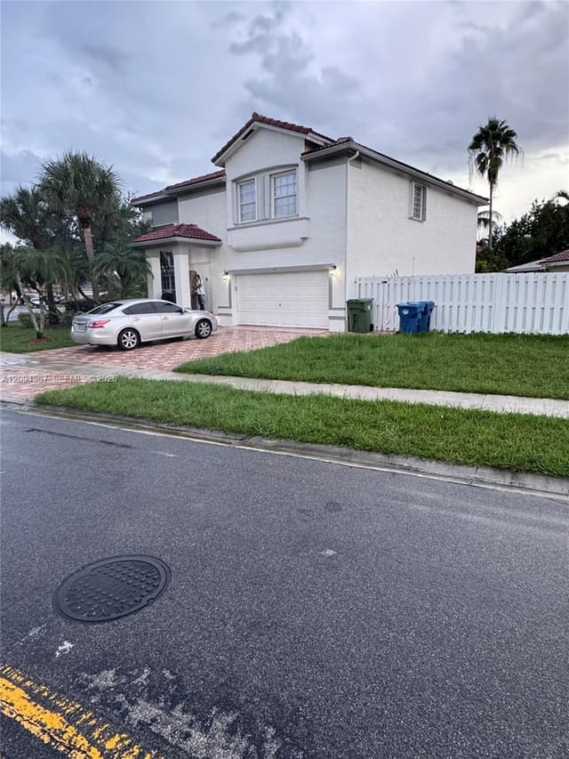 83 Gables Blvd, Weston FL 33326 - Weston, FL - Photo 3