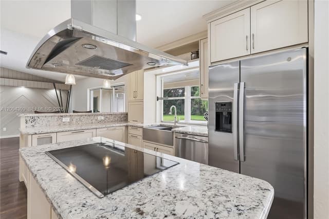 653 NW 100 Ln, Coral Springs FL 33071 - Coral Springs, FL - Photo 7
