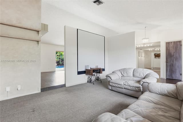 653 NW 100 Ln, Coral Springs FL 33071 - Coral Springs, FL - Photo 4
