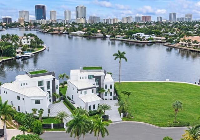 350 Circle Dr, Pompano Beach FL 33062 - Pompano Beach, FL - Photo 2
