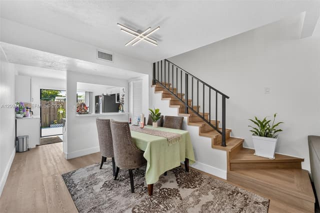460 NE 211th Ter, Miami FL 33179 - Miami, FL - Photo 5