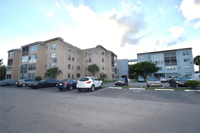2850 Somerset Dr # 414L, Lauderdale Lakes FL 33311 - Lauderdale Lakes, FL - Photo 2