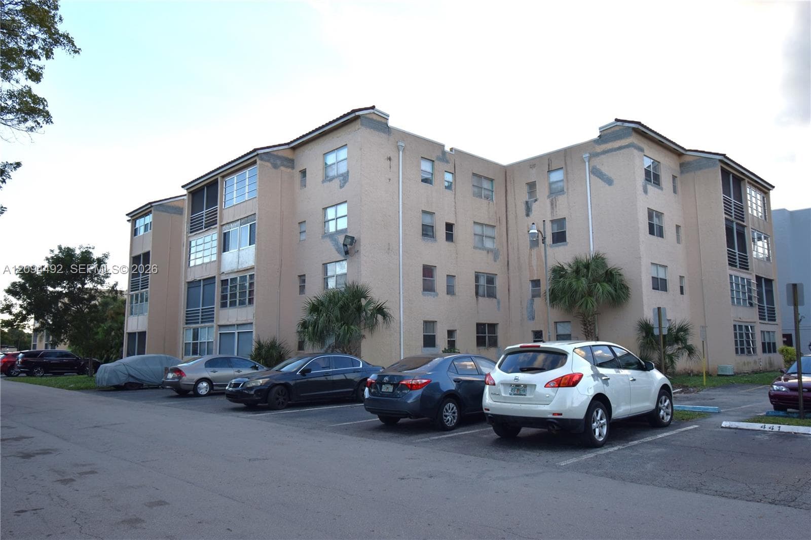 2850 Somerset Dr # 414L, Lauderdale Lakes FL 33311 - Lauderdale Lakes, FL - Photo 1