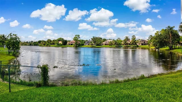 15600 Huntridge Rd, Davie FL 33331 - Davie, FL - Photo 2