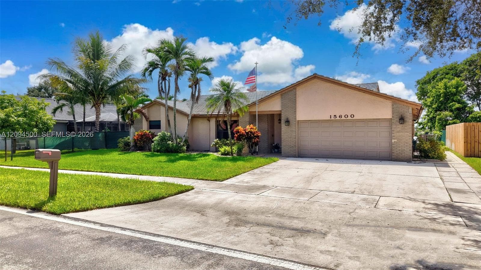 15600 Huntridge Rd, Davie FL 33331 - Davie, FL - Photo 1