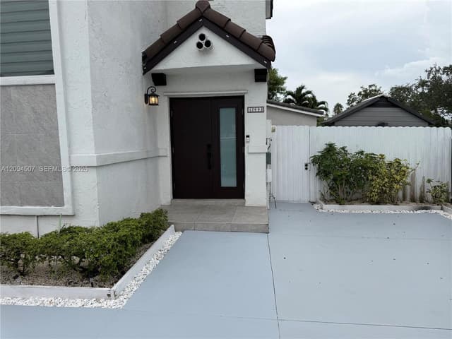 12694 NW 8th Trl, Miami FL 33182 - Miami, FL - Photo 5